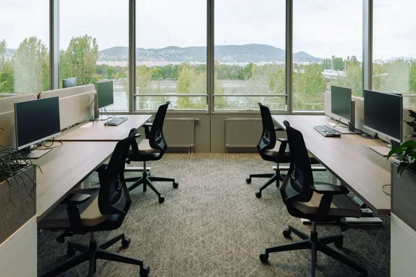 Jacobs Offices Desk Space First Sway Carpet Collection Angle 2